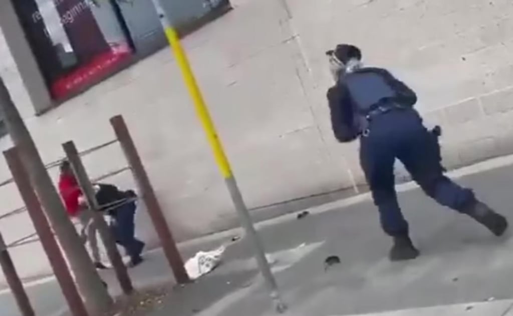 Oficial de policía es atacada por un hombre que no respetó el confinamiento en Australia