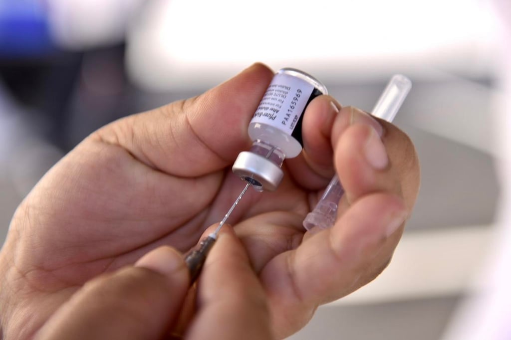 Salud estatal advierte que no tomará decisiones 'arrebatadas' en vacunación antiCOVID a menores