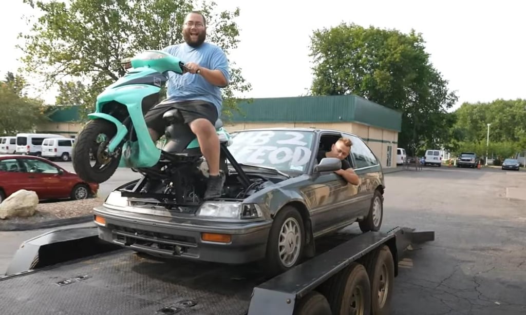 Comparten video de auto que funciona con una moto y se hace viral