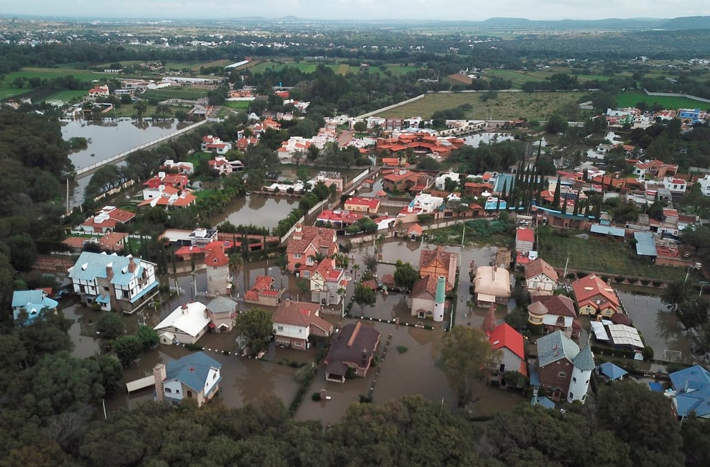 Lluvias provocan desborde de una presa en Tequisquiapan, Querétaro