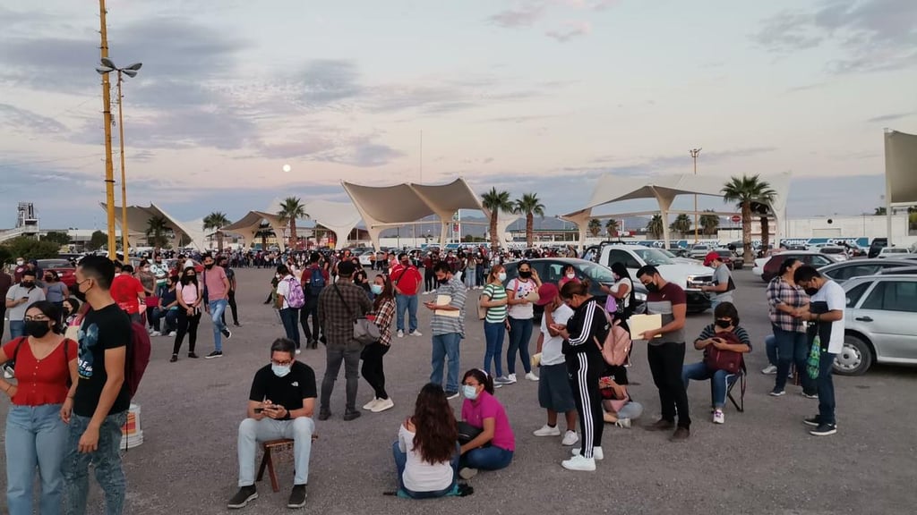 Expo Feria de Gómez Palacio 'a tope' de jóvenes de 18 a 29 años para segunda dosis