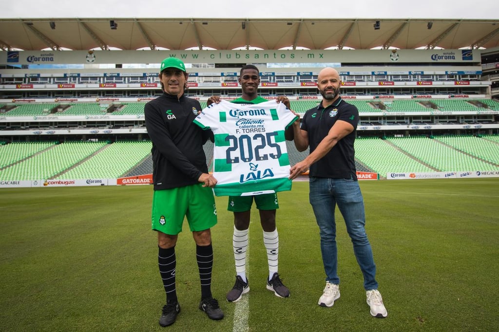 Santos Laguna anuncia renovación del defensa central Félix Torres