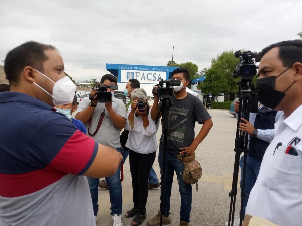 Médico de Gómez Palacio denuncia negativa de Bienestar ante amparo para vacunar a sus hijas