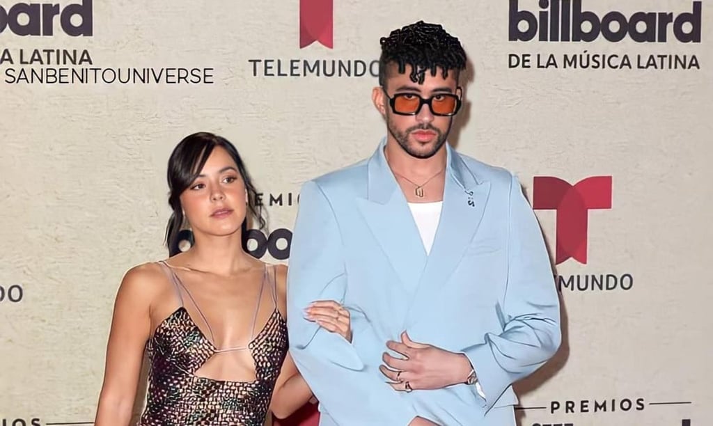Bad Bunny presume a su novia Gabriela Berlingeri en los Latin Billboards 2021