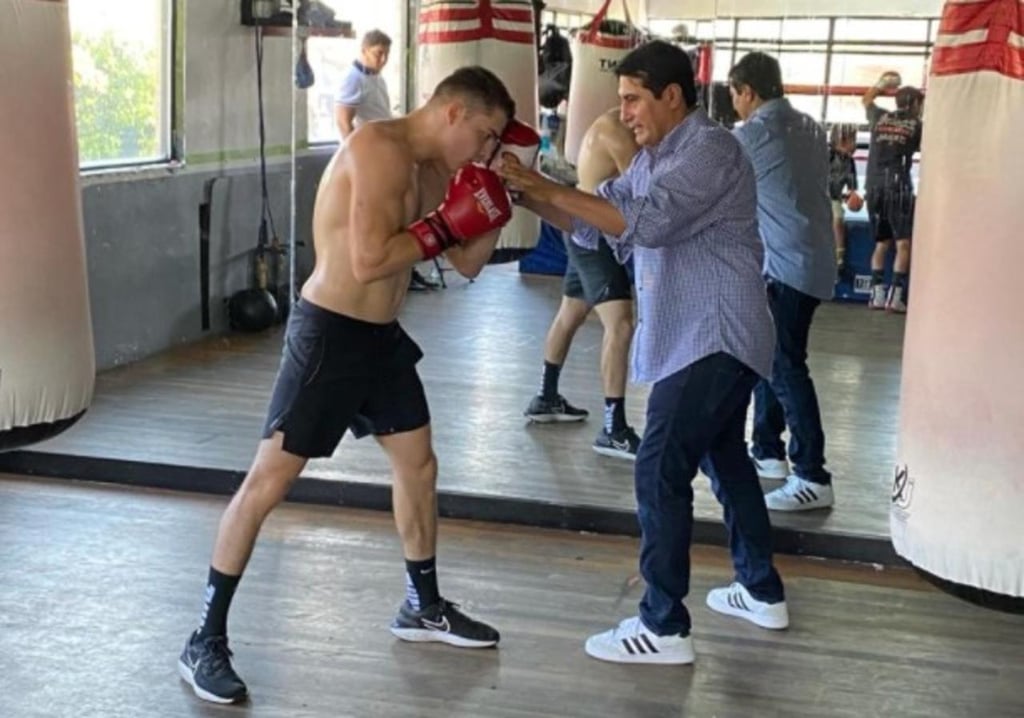 Entrena Óscar Duarte con el tetracampeón mundial Erik Morales rumbo a su pelea en la Oasis Arena Cancún