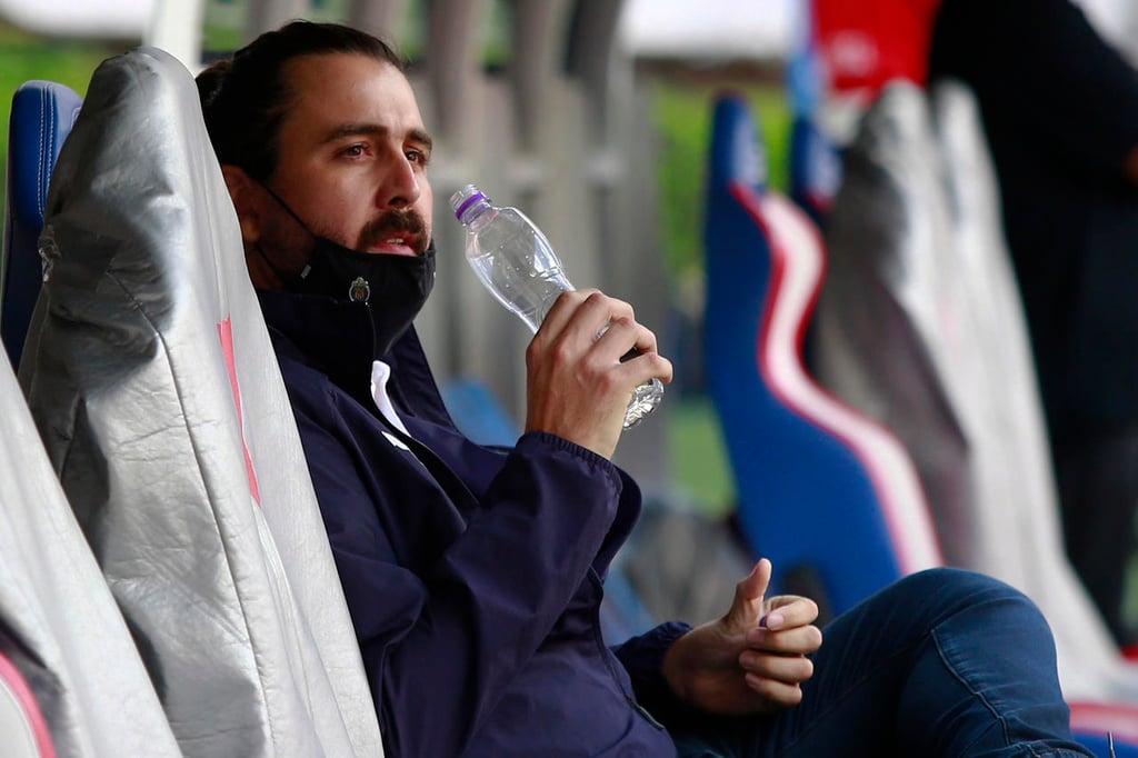 Amaury Vergara supervisa entrenamiento de Chivas tras el empate ante América
