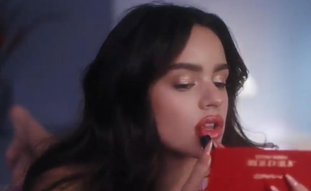 Rosalía crea su propia línea de cosméticos con M.A.C que recrean su estilo