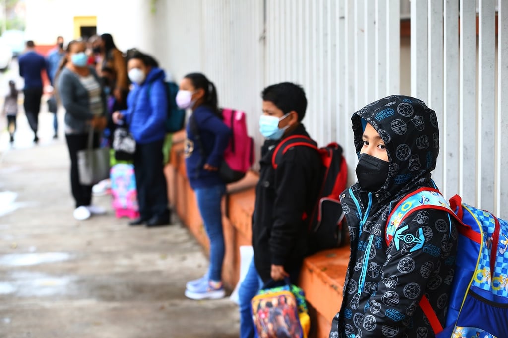 Reportan roces con los padres en filtro escolar