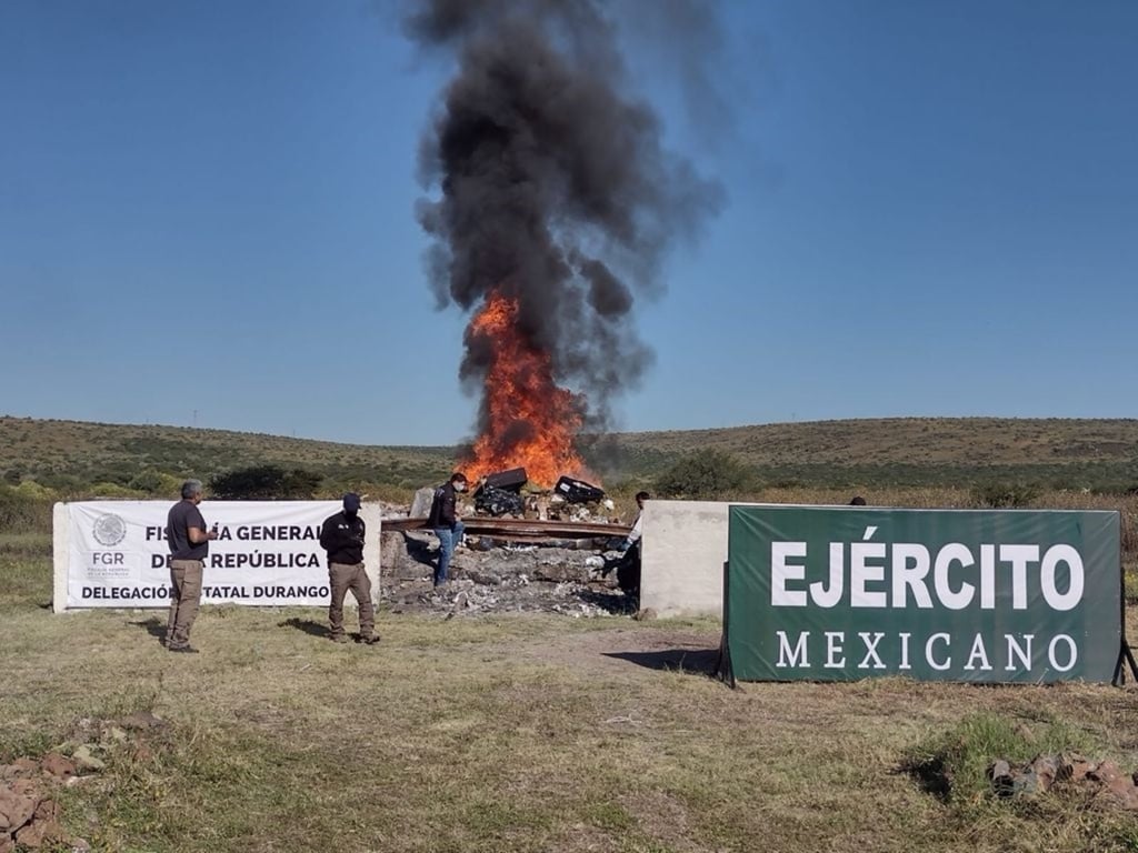 Incineran droga decomisada en Durango