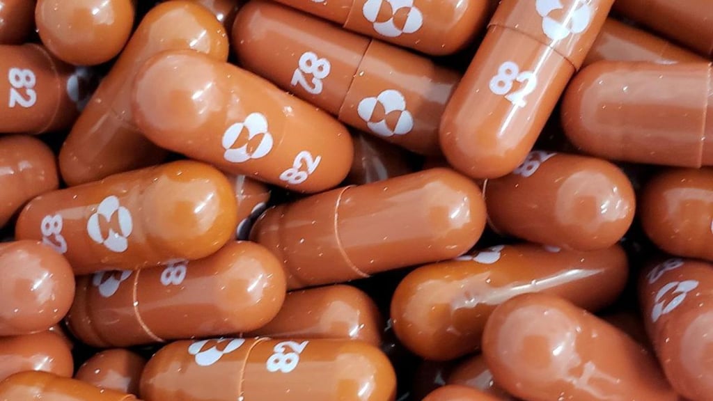 Farmacéutica Merck pide autorización para píldora contra COVID-19