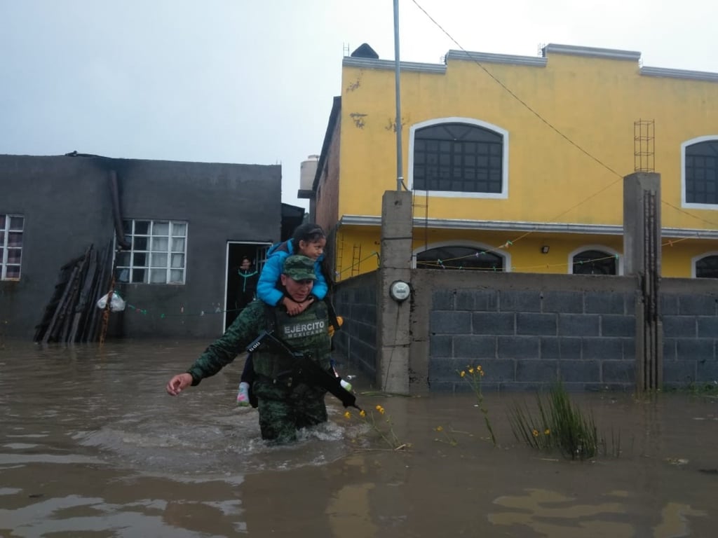 Ejército rescata a 5 familias en El Salto