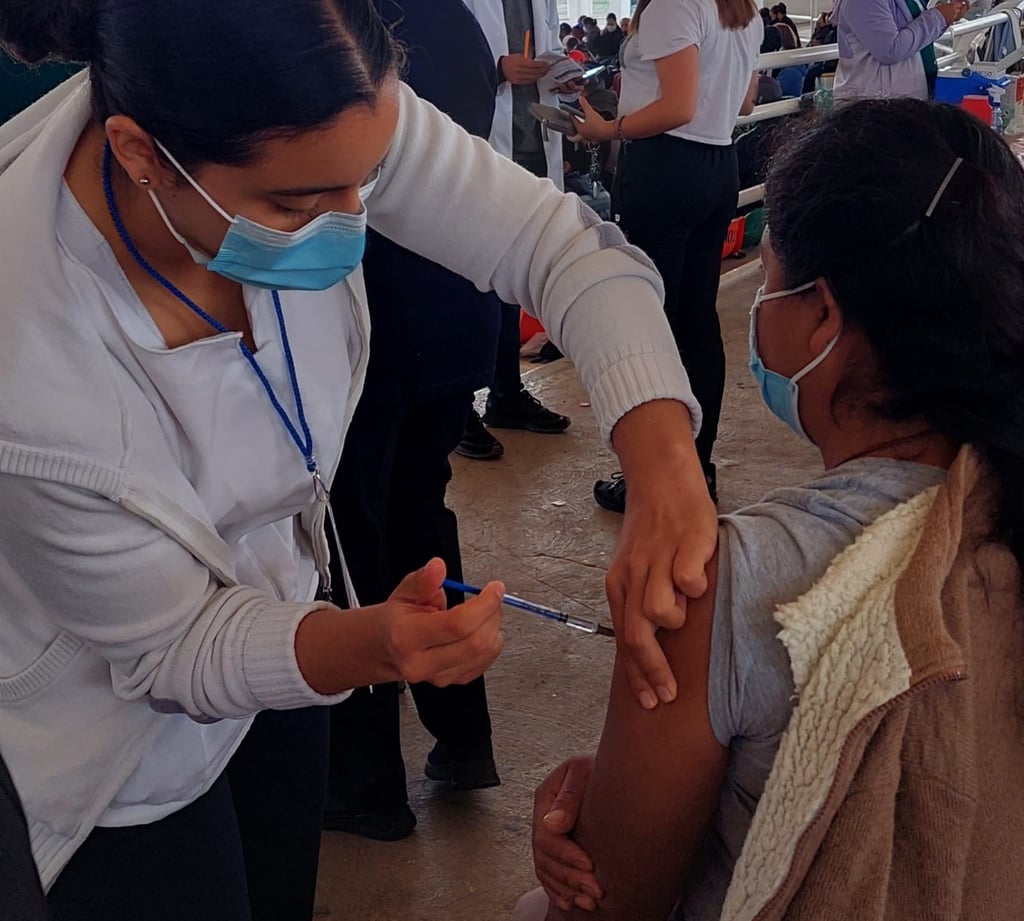 Inmunizan contra Covid a 33 menores en Durango