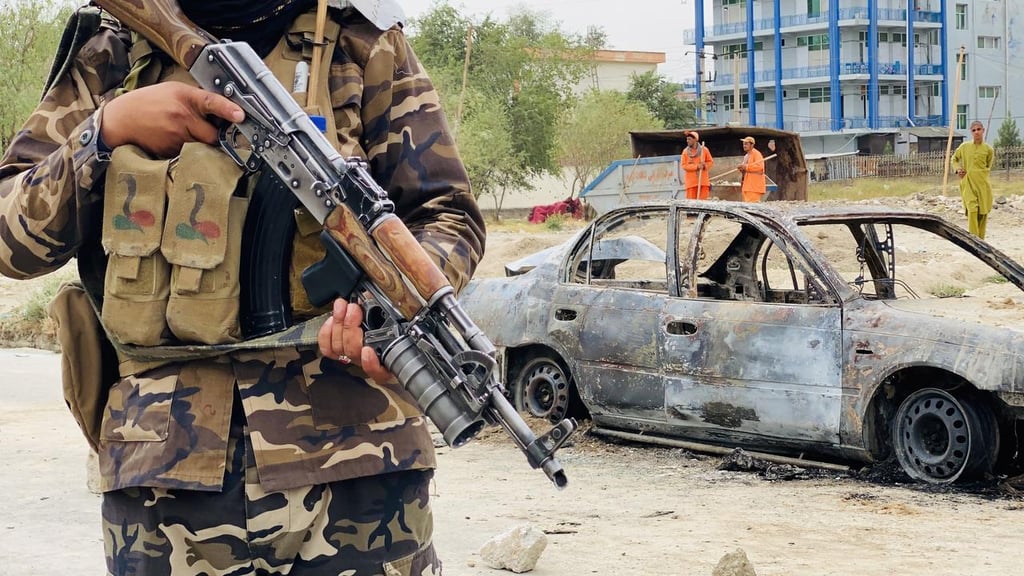 Talibanes conmemoran como 'héroes' a sus atacantes suicidas