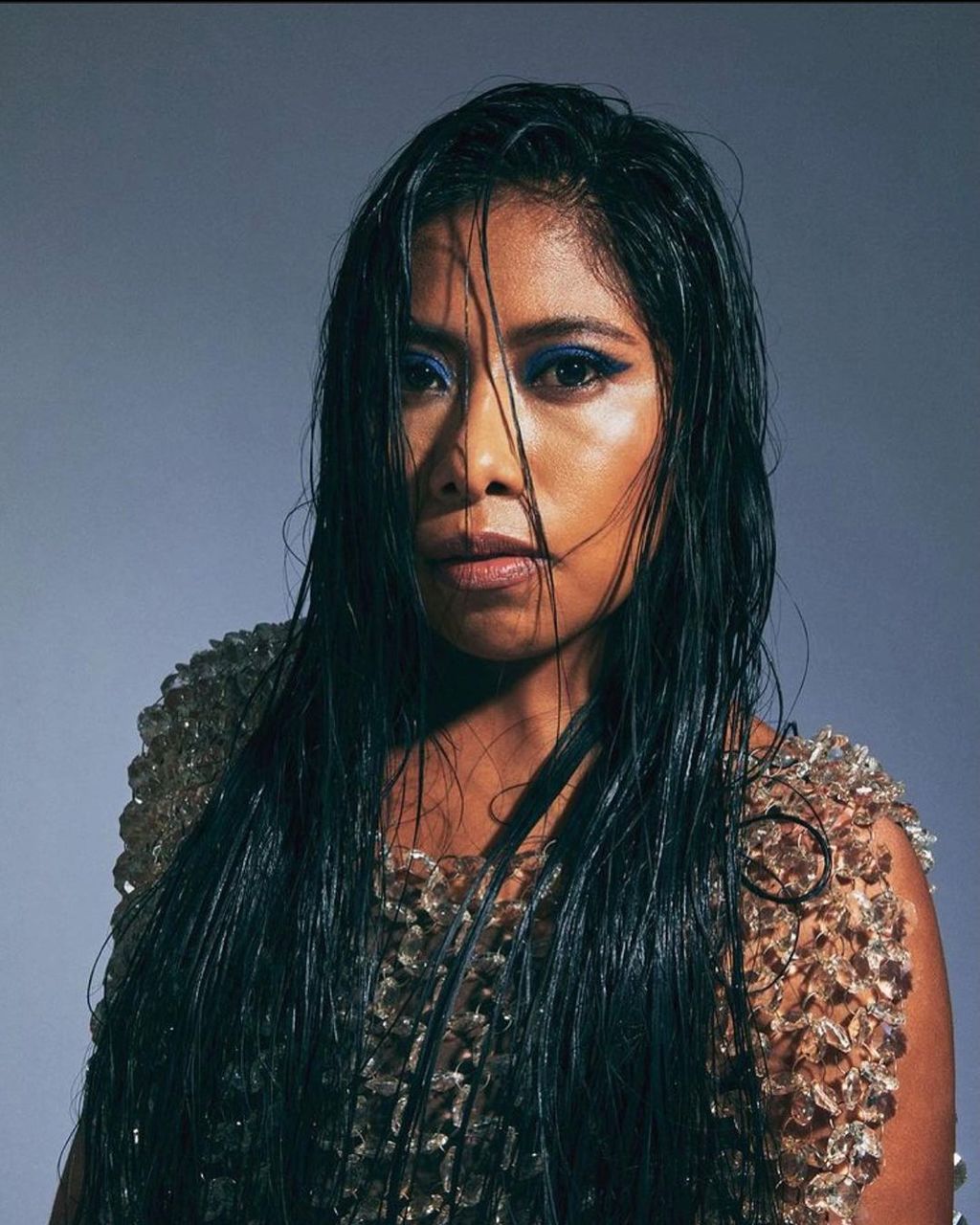 Yalitza Aparicio impacta con fotos para revista de caballeros