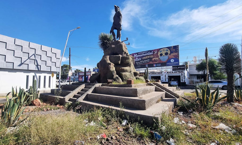 Monumento a Cuauhtémoc luce descuidado