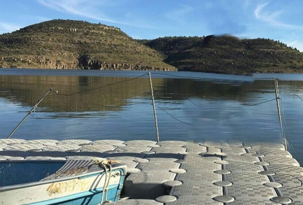 Totalmente llena, la presa Santiago Bayacora