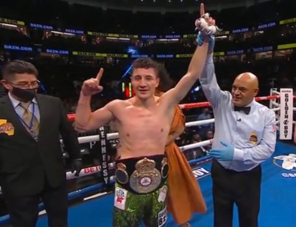 Contundente triunfo del 'Camarón' Zepeda sobre el filipino John Moralde