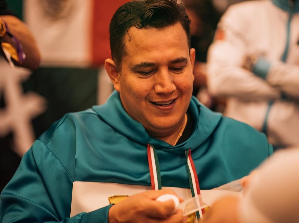 Eddy Reynoso recibe reconocimiento de la Cámara de Diputados de México