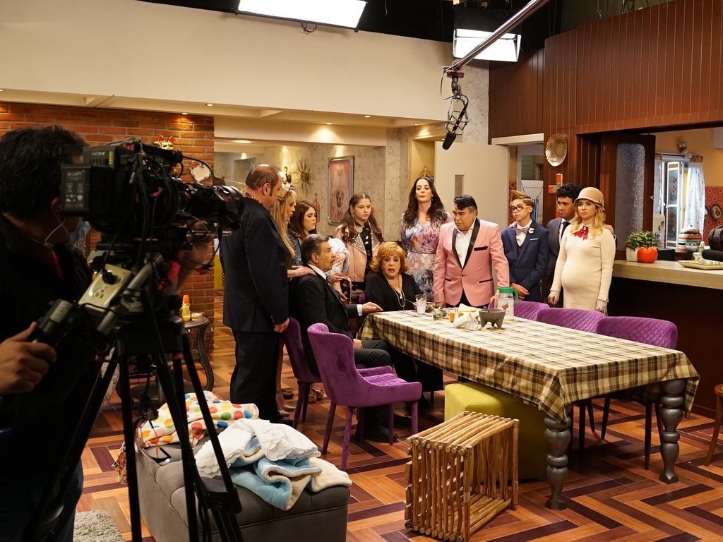 Silvia Pinal llega a 'Una familia de diez'