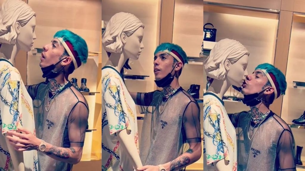 Natanael Cano se 'liga' a un maniquí mientras presume sus compras de 'nuevo rico'