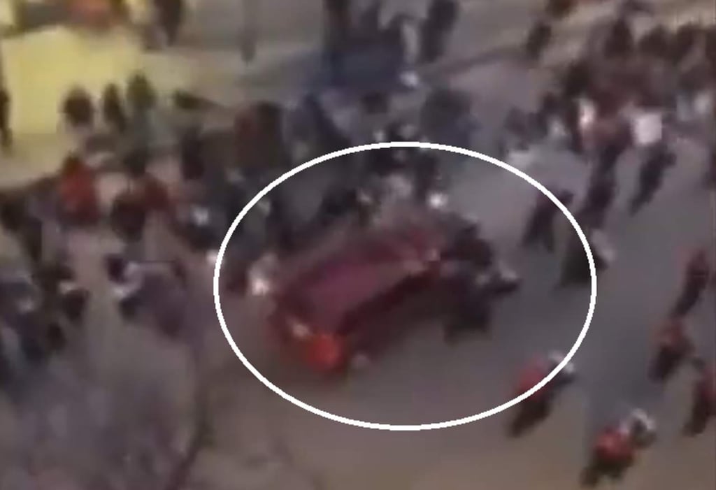 Circulan videos de arrollamiento masivo en desfile navideño en EU; hay 5 muertos