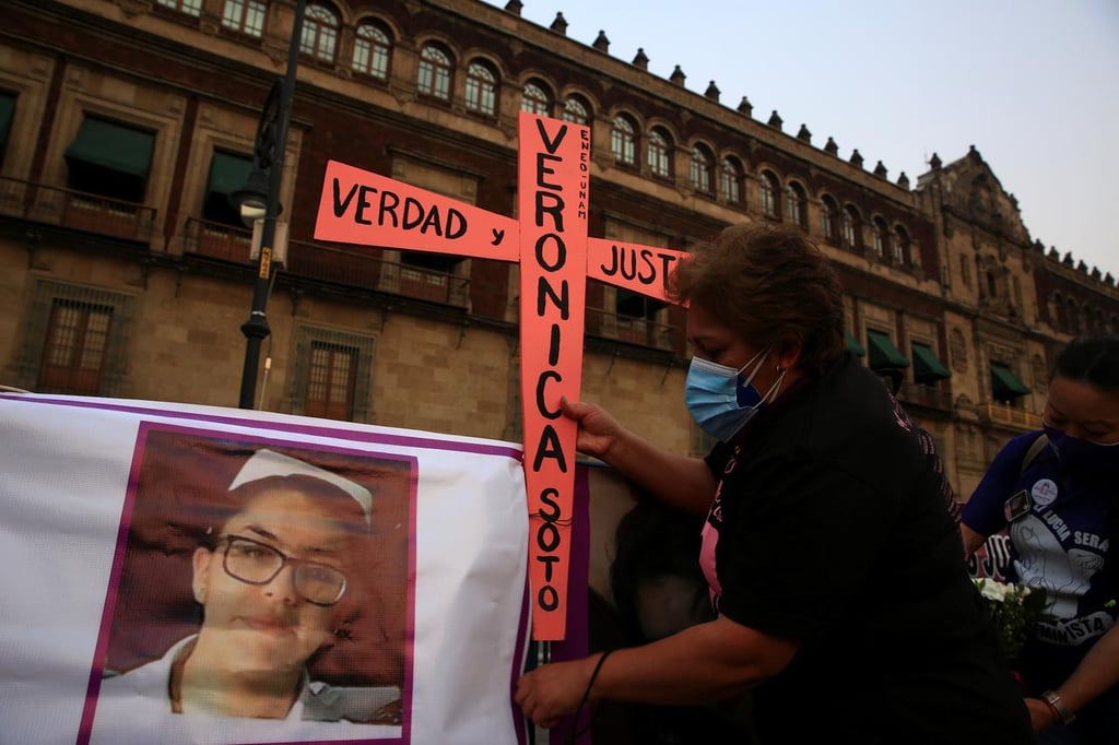 Mujeres protestan en Palacio Nacional en contra de los feminicidios