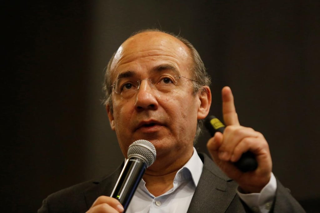 Felipe Calderón le pide a encargada de 'quién es quién en las mentiras' que desmienta 'fake news'