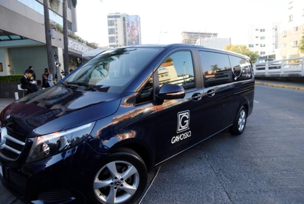 Sale cuerpo de Vicente Fernández de la funeraria