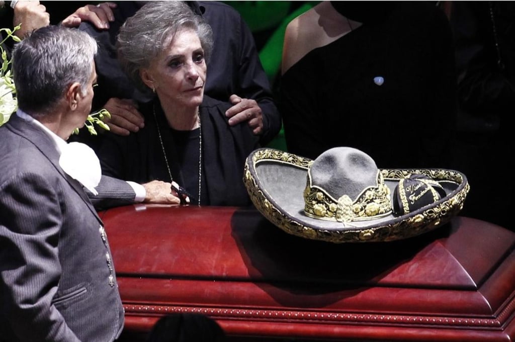 Así luce la tumba donde descansan los restos de Vicente Fernández