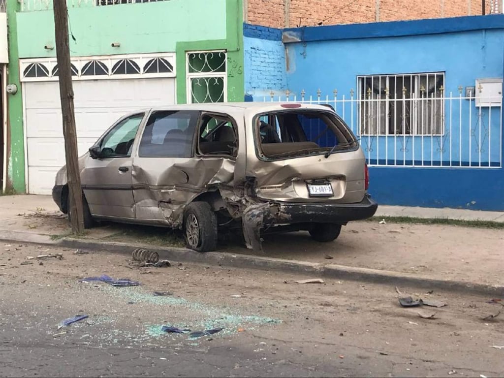 Fuerte choque en avenida Canelas