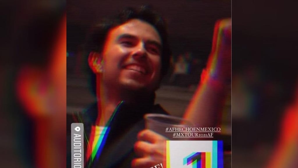 'Checo' Pérez saca sus dotes de bailarín y cantante en concierto de Alejandro Fernández