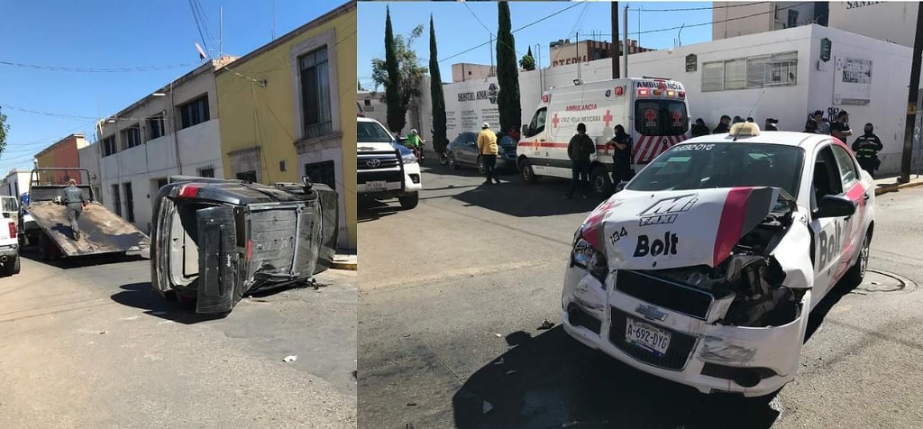 Vuelca camioneta tras chocar con taxi en Zona Centro