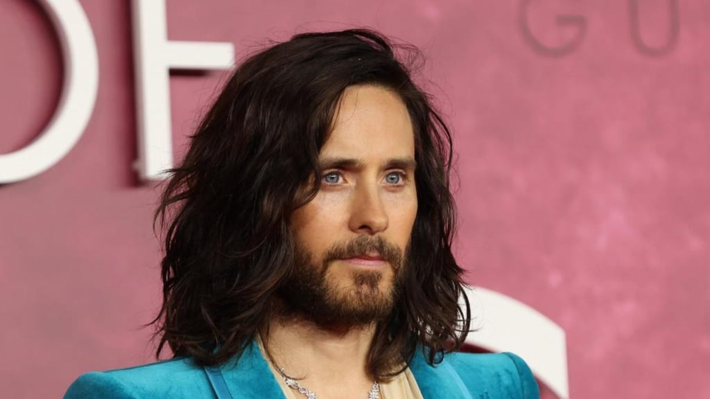 Jared Leto celebra, con foto sin camisa, su cumpleaños número 50