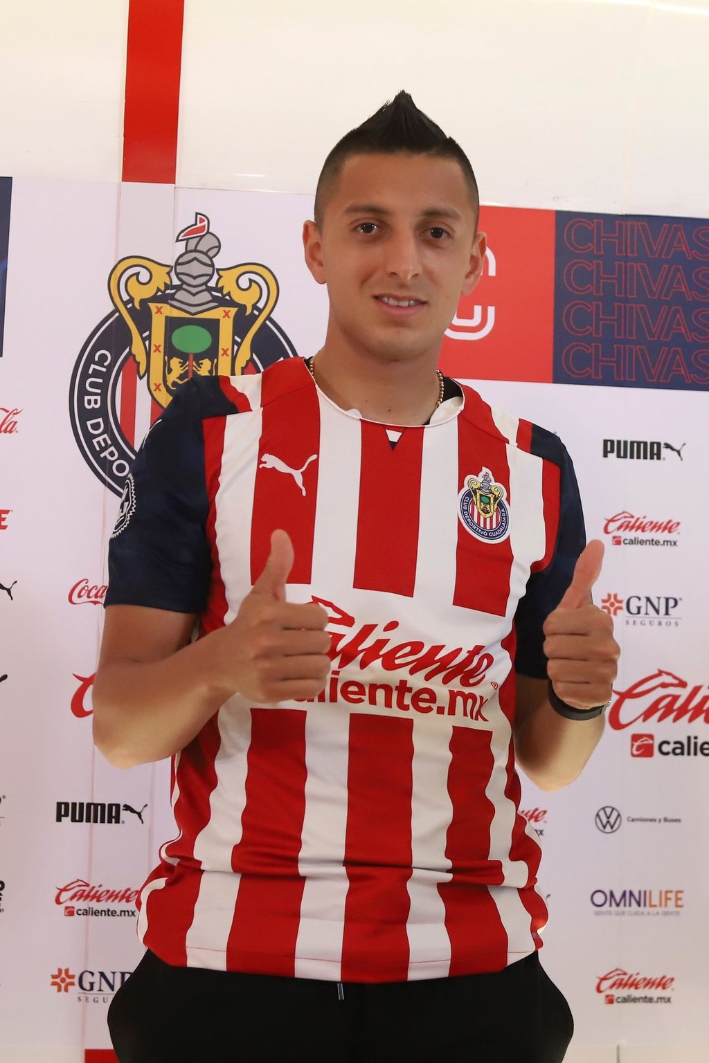 Roberto Alvarado espera que las Chivas sean la vitrina para llegar al Mundial en 2022