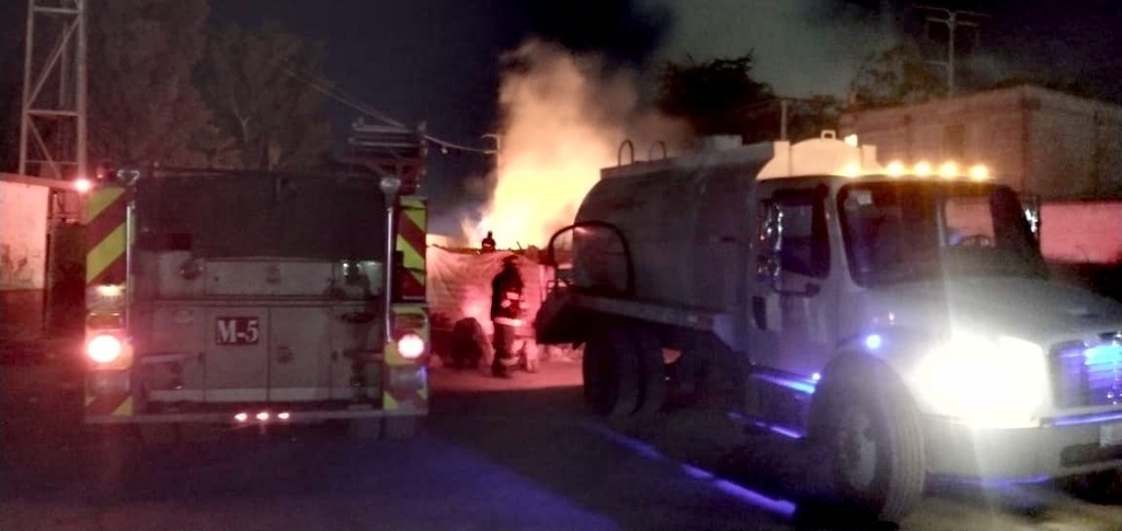 Se registra incendio en centro de acopio en Gómez Palacio