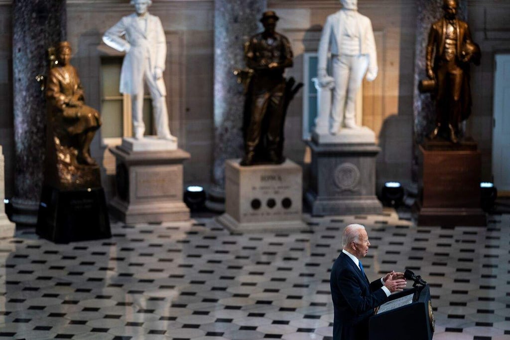 ¿Cuál es el simbolismo del lugar elegido por Joe Biden para conmemorar el asalto al Capitolio?