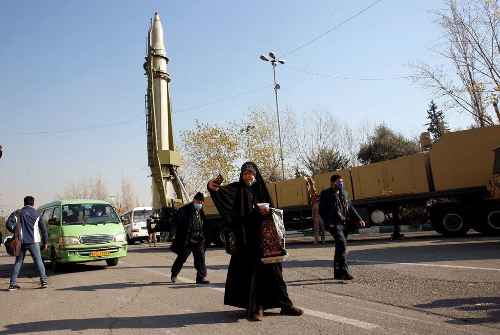 Irán exhibe misiles mientras negocia pacto nuclear con potencias