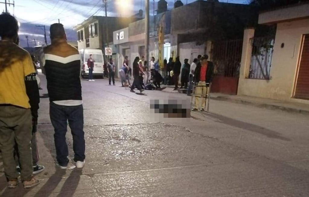 Desde auto asesinan a 4 personas en expendio de San Luis Potosí