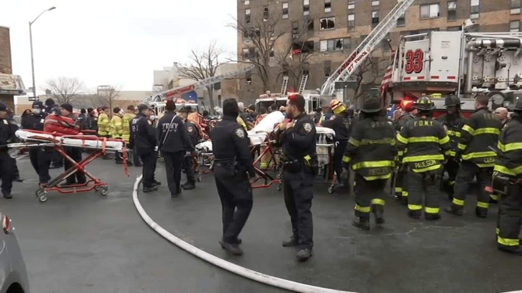 Incendio en un edificio deja más de medio centenar de heridos en Nueva York
