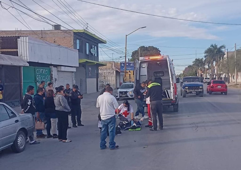 Mujer de 55 años resulta lesionada tras accidente de motocicleta en Gómez Palacio