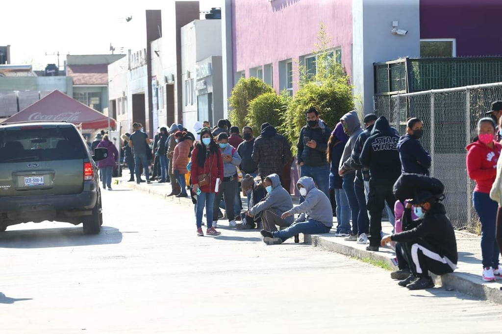 'Interminables' filas para pruebas Covid en Durango