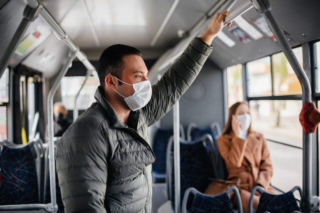 ¿Viajas en transporte público? Estos son los factores que aumentan el riesgo de contagio por COVID-19