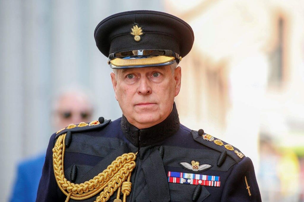 Reina Isabel II retira los títulos militares al príncipe Andrés por escándalo sexual
