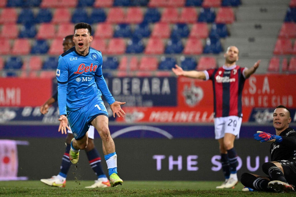 Goles de 'Chucky' Lozano firman la victoria de Napoli frente a Bolonia