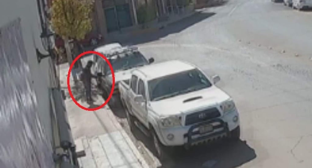 VIDEO: en segundos, joven roba camioneta en Centro de Durango