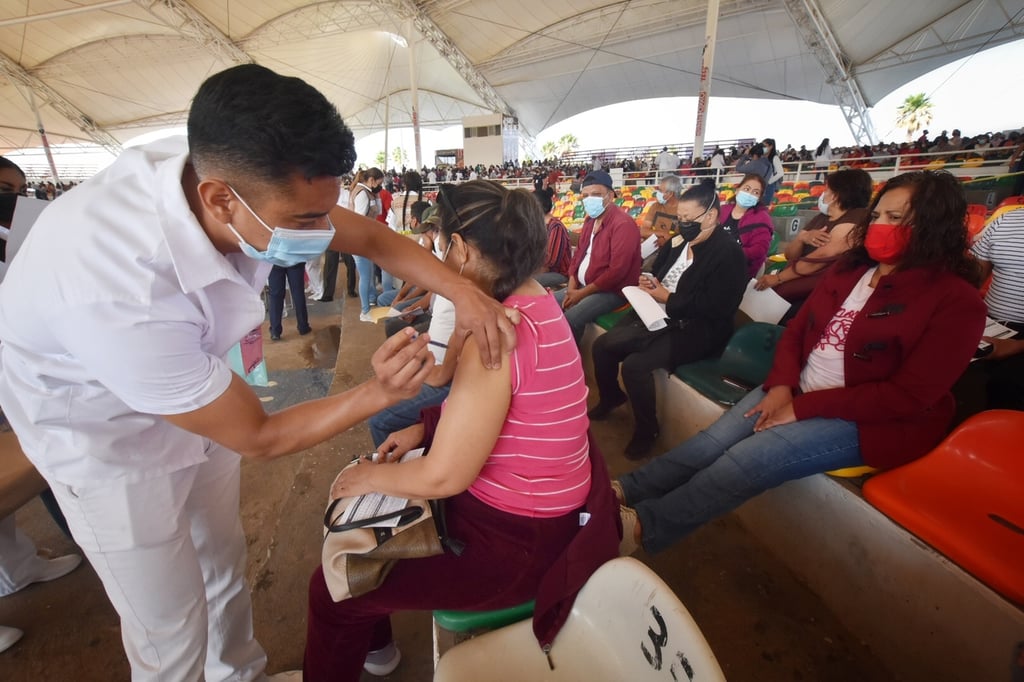 Anuncia Gobernador inicio de vacunación de refuerzo para población de 40 a 59 años