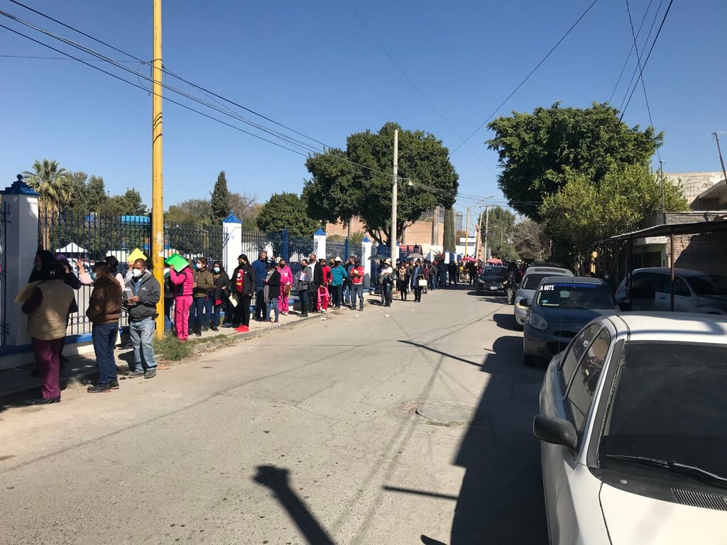 Aumenta asistencia de personas a jornada de refuerzo antiCOVID en Gómez Palacio