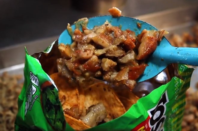 Tostitos con tripas, antojo que nace en la ciudad Durango