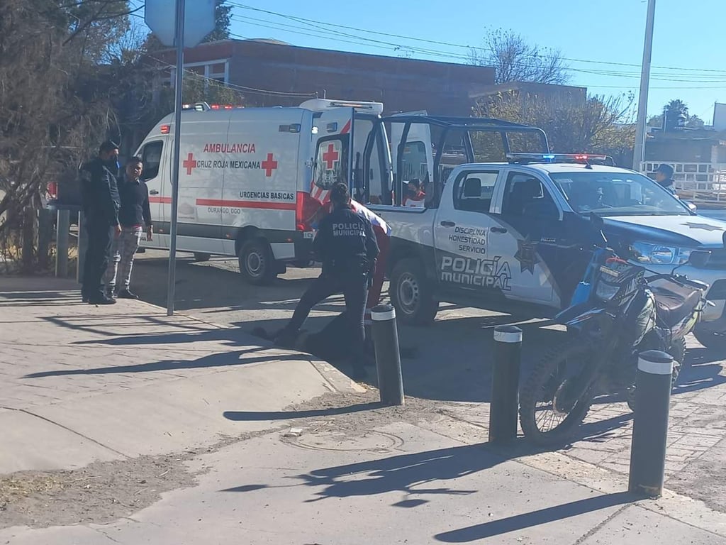 Mujer resulta lesionada en hecho vial