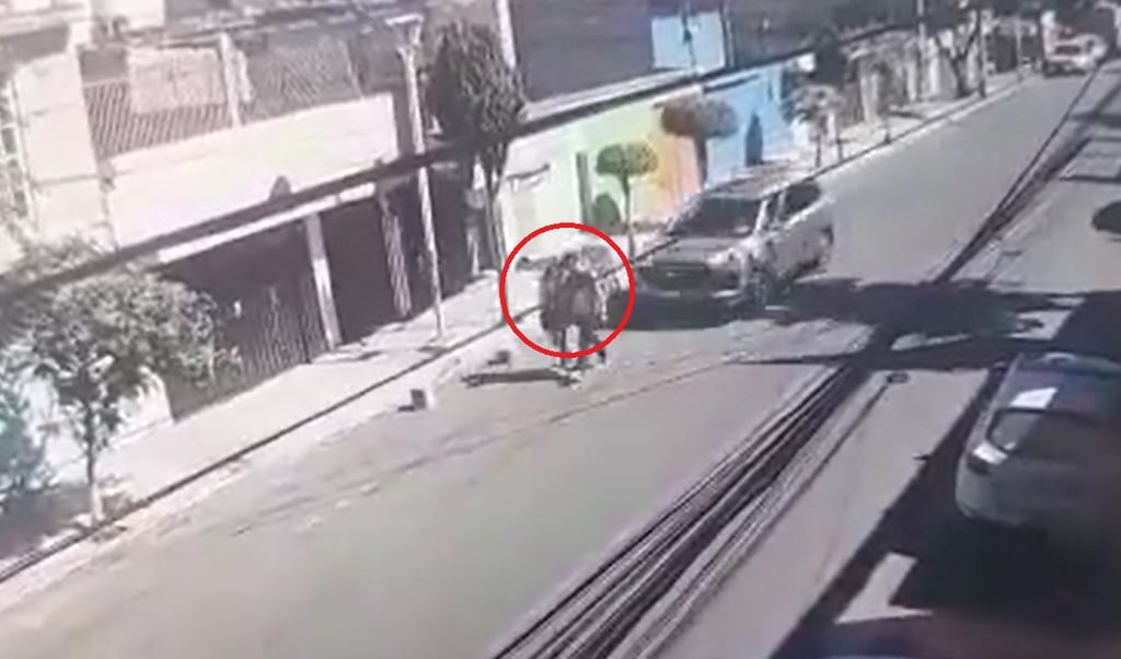 Difunden video de pareja de novios siendo arrollados por camioneta en CDMX
